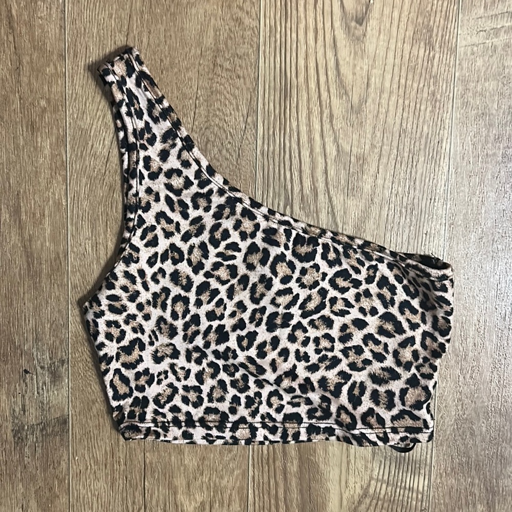 One strap cheetah print crop top